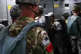 实拍：美空降兵跳伞全过程图片