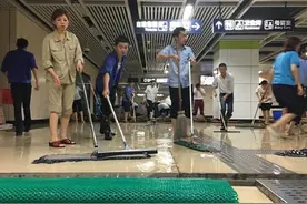 武汉地铁目前仅4号线武昌火车站地铁站列车不停车图片