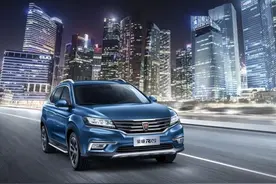 荣威的 RX5 搭载阿里巴巴 YUN OS 上市，基于互联网打造智能汽车图片