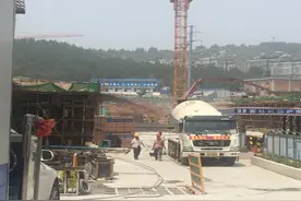 啄木鸟在行动：郎茂山路南侧山东三箭建筑工地扬尘、噪音扰民图片