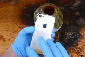 会爆炸吗？iPhone7 和硫酸的化学实验视频封面