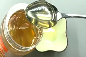 白酒加蜂蜜作用太厉害了，活了30年才知道，学会一家人受用视频封面