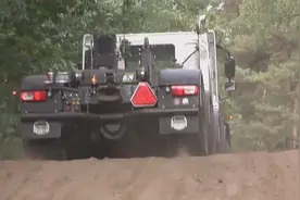塔特拉8x8全驱动自卸卡车，动力性能完全过关视频封面