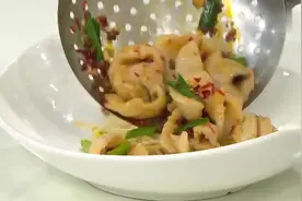 香港五星酒店行政总厨烹饪水煮鱼，方法简单味道一流视频封面