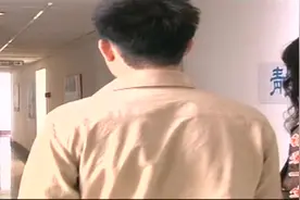 马奔看到医院里的向南，马奔内心是崩溃的，一段纯洁的爱情错过了视频封面