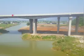 高铁带你游中国，人口过百万的安徽无为县，高架桥林立，鱼米之乡视频封面