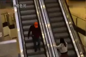 90后美女电梯摸手撩汉，惊呆众路人，我也想要视频封面