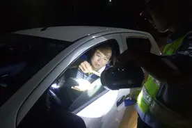 运城：垣曲县交警开展夜查酒驾专项整治行动图片