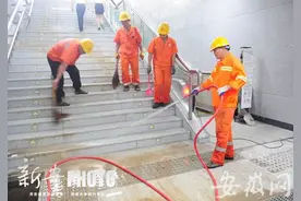 合肥市民试乘地铁一号线（现场组图）图片