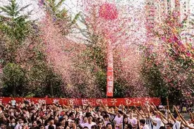 东财毕业日里难忘的瞬间图片