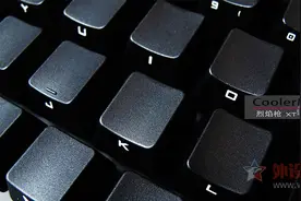 烧友评测 酷冷至尊 烈焰枪XT-Stealth侧刻新青轴机械键盘拆解评测——劲敌手感！图片