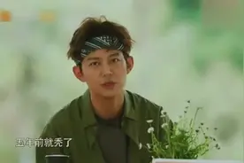 何炅说自己五年前就秃顶了！戴的是假发，看刘宪华的表情太逗了