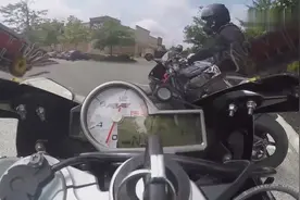 宝马S1000RR单挑川崎H2，高手之间的对决，太霸气了！