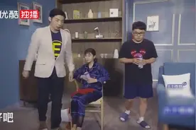 妈妈问爸爸孩子几岁了，上几年级，爸爸：上来就问这么难的问题