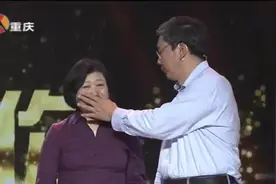 陪伴多年的妻子摇身一变成孩童心智，相拥的那一刻，看哭了所有人视频封面