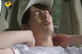 心疼！陈学冬蹦床360度旋转头朝地摔伤 忍剧痛上表演课视频封面