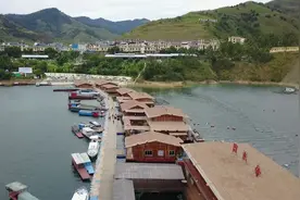 航拍贵州广西三县结合部望谟蔗香码头 水上世界也是野钓好地方视频封面