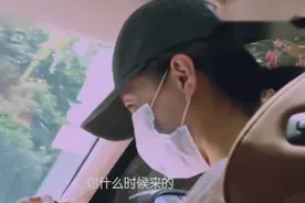 江疏影素颜遭突袭 眉毛都没化被抓拍 一个劲喊“天呐” 没防备视频封面