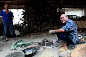 八旬老人补锅60年 担忧这门手艺会消亡图片