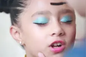 中国农村小伙娶阿根廷洋媳妇，生的两个双胞胎女儿像明星一样漂亮视频封面
