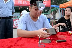 河南农村蟋蟀交易市场，捉一只可以卖到几千块，打工是不可能了视频封面