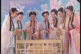 七公主生下了孩子，六个仙女姐姐纷纷来送礼，好羡慕