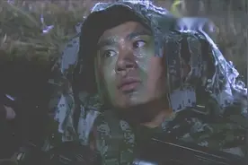 新兵不服从命令，班长拿出手枪直指脑门视频封面