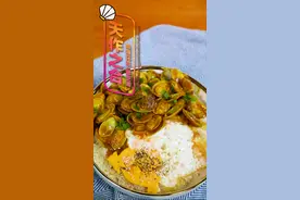 咖喱花蛤和黑芝蛋的套餐，就好像七夕相遇的牛郎织女一样般配，周末了去给心爱的人做顿饭～