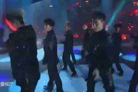 易烊千玺在180808 天猫88晚会，舞蹈秀，扎实功底，酷帅征服全场