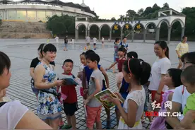 益阳市妇联举办“传承经典 亲子诵读”国学共读活动图片