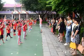 德宏州100名幼儿园长在芒市接受培训图片