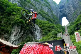 疯狂的天门山天梯速降又来了 上届超半数选手受伤退赛图片