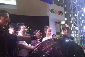 徐海乔粉丝见面会“来日方长”惹粉丝落泪图片