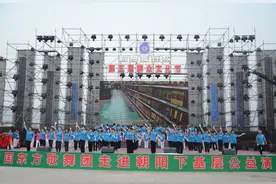 朝阳举办群众文化节万人跳广场舞图片