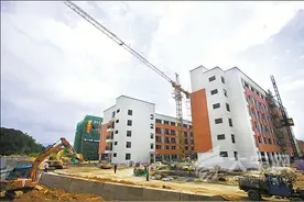东侨第一小学教学楼主体结构已封顶图片