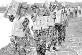 400多武警官兵通宵填埋炸药图片