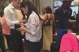 遭众人讨伐？赵薇带着女儿小四月迪拜扫货 心情未受影响-赵薇图片