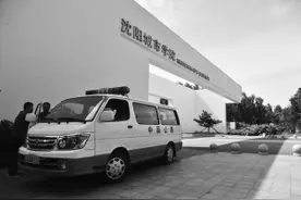 城市学院门前黑车不见了图片