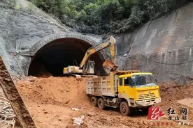 黔张常铁路龙山段狮子村隧道预计8月中旬贯通图片