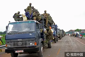 乌干达士兵前往南苏丹帮助本国公民撤离图片