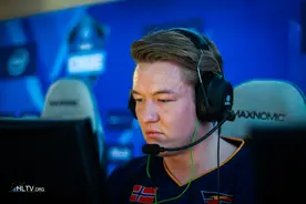 三图苦战，Faze艰难战胜CLG晋级图片