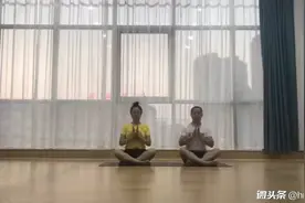 男女双人瑜伽视频封面