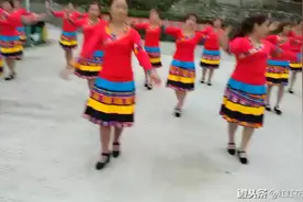 羌族女人参赛舞蹈，得不得奖无所谓，重在参加，采排中视频封面