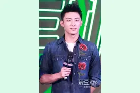 160716 护鲸团力赞唱歌好听 呼吁黄景瑜开演唱会图片