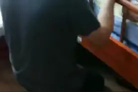 拉着妈妈的手  泪水往下流视频封面