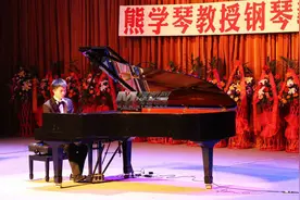 两个小学娃娃四手联弹钢琴曲 惊艳到我了图片