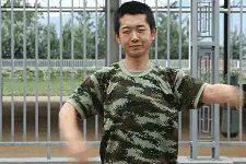 部队唱歌的16种奇葩指挥手势 你用过哪一种？图片