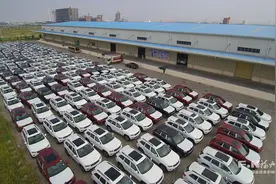 500辆Jeep运抵江阴港 进口汽车保税仓储政策落地图片