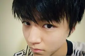 [TFBOYS][新闻]160716 王俊凯微博更新 努力训练汗流浃背图片