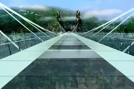 挑战极限！坐着呼铁局的火车去张家界玻璃天桥看看图片